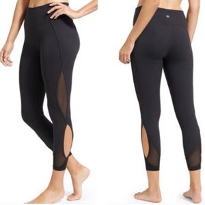 Athleta NWOT Mesh Cut Out Salutation 7/8 Black Legging